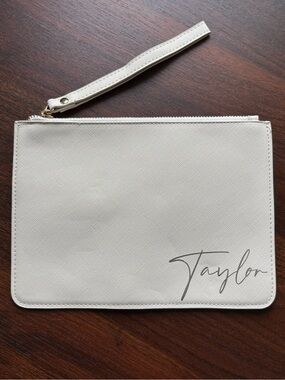 Bridal Wristlet w/ Personalized Name 'Taylor'
